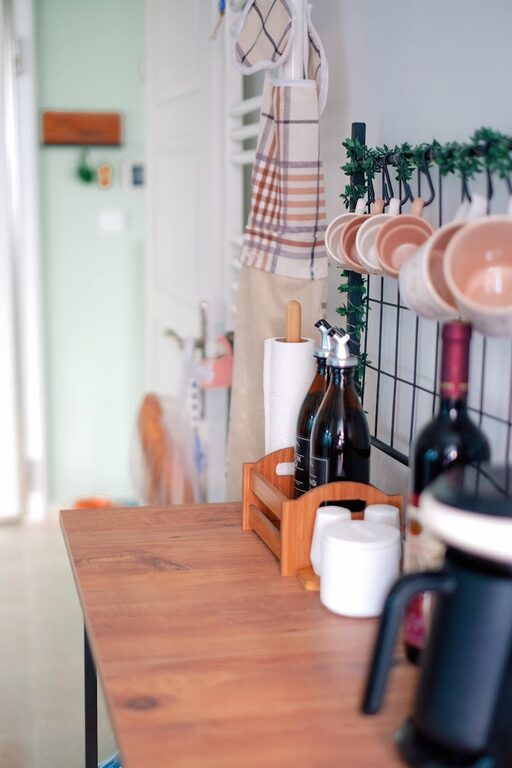 Come mantenere i piani cucina sempre ordinati e senza ingombri